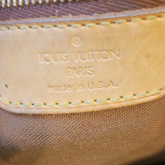 Louis Vuitton Classic Monogram Tote with Tan Straps - Picture 4 of 13